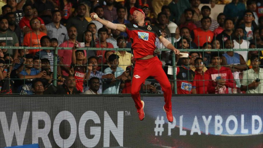 AB De Villiers' superhuman fielding effort