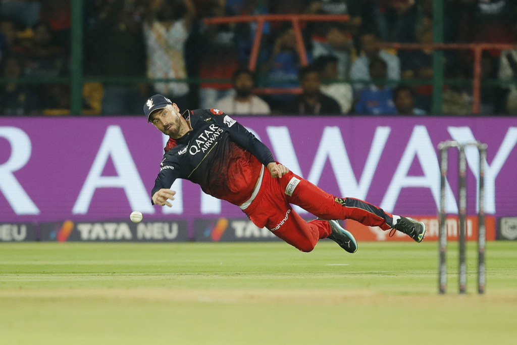 Faf's electrifying fielding effort