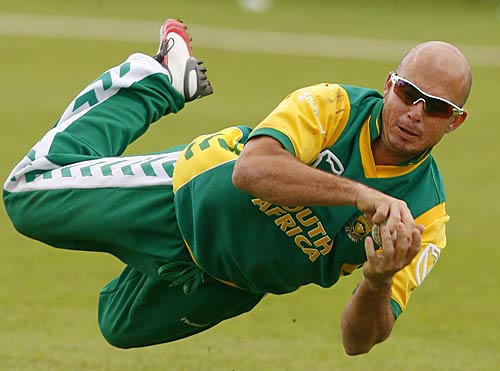 Herschelle Gibbs' fielding effort